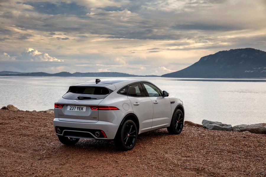  Jaguar E-Pace P300 AWD R-Dynamic 2017 года  (WW) (фото 14 из 40)